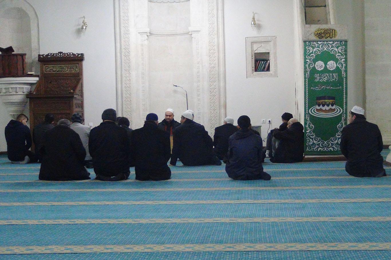 "İnsanların yaratılış gayesi Allah'a kul olmaktır" "İnsanların yaratılış gayesi Allah'a kul olmaktır"